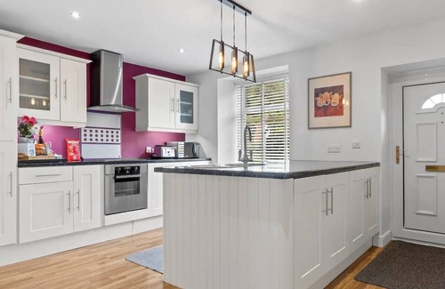 Backbarrow House | Cozy Cottage Near Lake Windermere | Family-Friendly Retreat