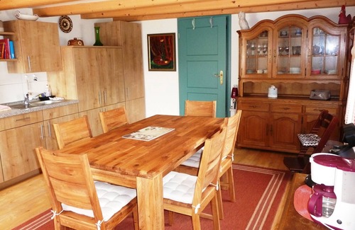 Neuhaus am Inn Cottage | Idyllic Cottage-Style Apartment with Pool and Ocean View