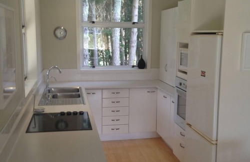 Raetihi House | Inviting Cottage on 10 Acres with Pool & Pet-Friendly Amenities