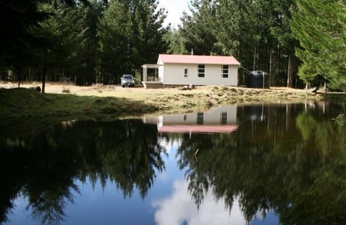 Raetihi House | Inviting Cottage on 10 Acres with Pool & Pet-Friendly Amenities
