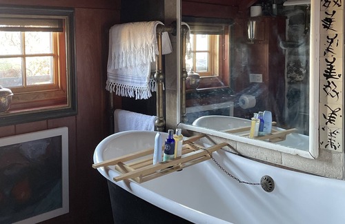 Landewednack Cottage | Cosy cottage with sea views