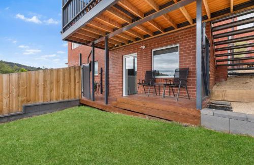 Lindisfarne Apartment | Inviting Cottesloe: 2 Bedroom Unit with Free Parking & WIFI