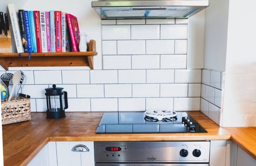 Wittersham Cottage | Quaint Country Cottage with Expansive Garden & Family Amenities