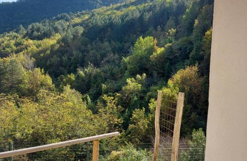 Lavina House | Charming Countryside Retreat for Your Next Getaway