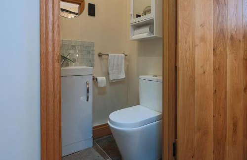 Grafton Regis Apartment | Inviting Countryside Retreat in Weiser - Pet Friendly Escape