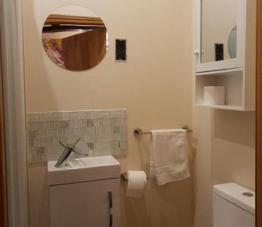 Grafton Regis Apartment | Inviting Countryside Retreat in Weiser - Pet Friendly Escape