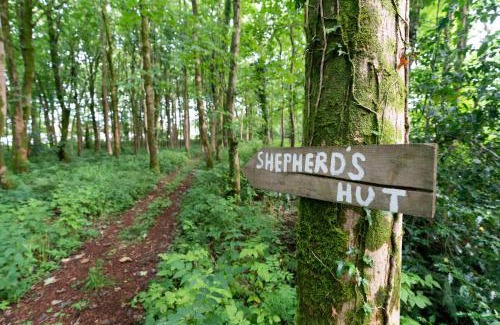 Clachan of Campsie House | Exceptional Shepherd's Rest Retreat with Hot Tub Amenities