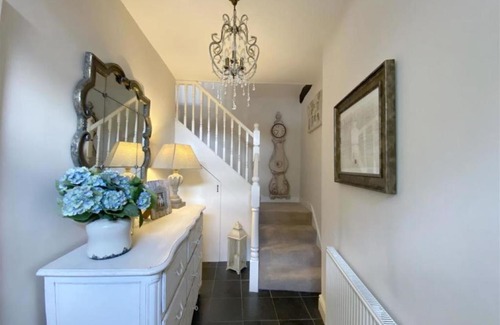 Tewkesbury House | Inviting 2-Bed Cottage in Tewkesbury with Child-Friendly Amenities