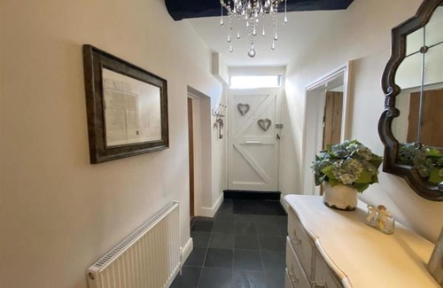 Tewkesbury House | Inviting 2-Bed Cottage in Tewkesbury with Child-Friendly Amenities