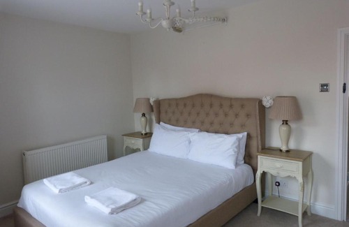 Tewkesbury House | Inviting 2-Bed Cottage in Tewkesbury with Child-Friendly Amenities