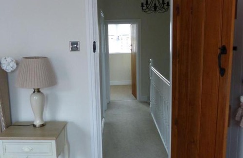 Tewkesbury House | Inviting 2-Bed Cottage in Tewkesbury with Child-Friendly Amenities