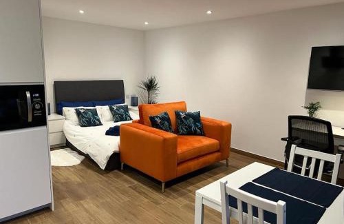 Milton Keynes Apartment | Cozy Detached Annexe with Free Parking - Guest Rated 9.7