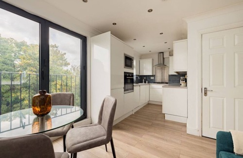 Acton Apartment | Discover the Acton Premium Room with Spa and Breakfast