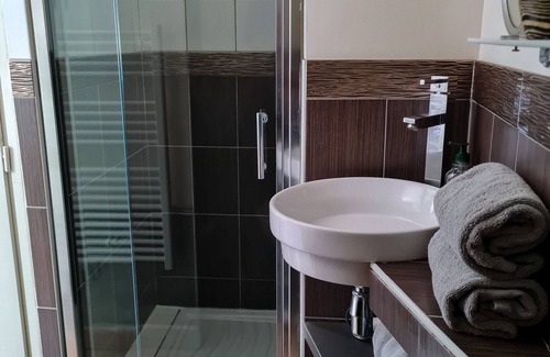Saint-Priest House | Cozy Double Room with Pool Access and Ocean Views