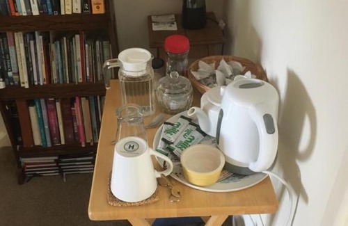 Uckinghall House | Comfortable Double Room with Private Bathroom Awaiting You
