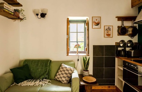 Llanfihangel Tal-y-llyn Cottage | Charming Eco-Cottage with Garden Stream & Mountain Adventures