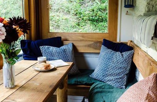 Llanfihangel Tal-y-llyn Cottage | Charming Eco-Cottage with Garden Stream & Mountain Adventures