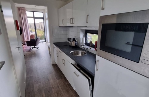 Enkhuizen House | Cosy Enkhuizer beach chalet 257 - enjoy your vacation by the sea