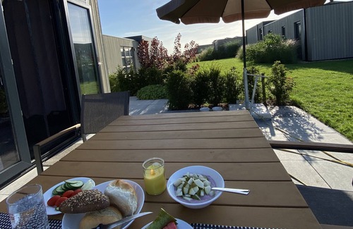 Enkhuizen House | Cosy Enkhuizer beach chalet 257 - enjoy your vacation by the sea