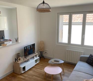 Digoin Apartment | Tranquil & Inviting Retreat in the Heart of the City