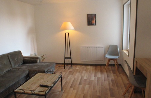 Gannat Apartment | Cozy F2 Apartment with Spa & Breakfast for Every Traveler