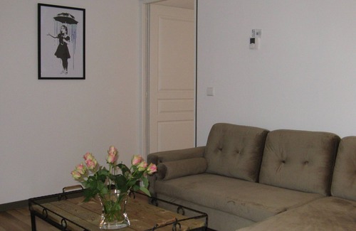 Gannat Apartment | Cozy F2 Apartment with Spa & Breakfast for Every Traveler