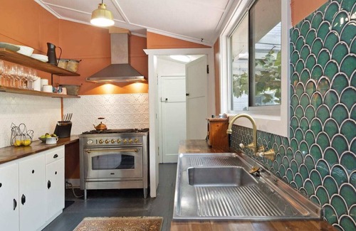 Wamberal House | Inviting Farm Stay with Daily Feeding & Oceanfront Views