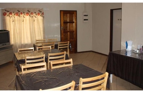 Lephalale House | Cozy Abuelita Guesthouse with Hot Tub for Family Fun