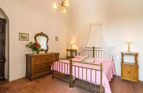 Bacchereto House | Charming Bacchereto Farmhouse with Pool for Family Getaways