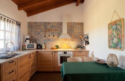 Sao Clemente House | Charming 4-Star Farmhouse Quinta da Eira with Pool & Pets