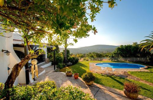 Sao Clemente House | Charming 4-Star Farmhouse Quinta da Eira with Pool & Pets