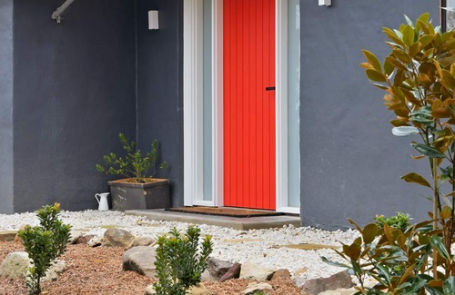 Katoomba House | Inviting Firepit Retreat Near Town Center & Attractions