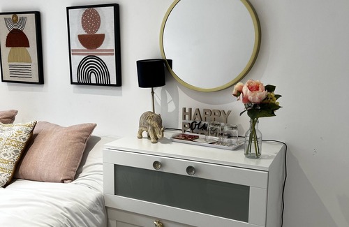 Camden Town with Primrose Hill House | Cozy Flat with Kitchen & Pet-Friendly Amenities