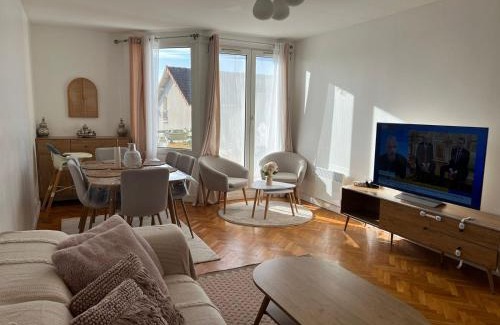 Villiers-sur-Marne Apartment | Cosy Flat - Villiers City Center - RER A & E - between Paris & Disney