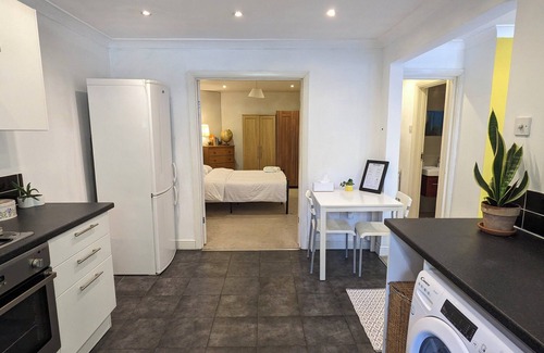 Pinner South House | Cosy Garden Flat near Pinner Station Free Parkingnn