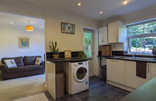 Pinner South House | Cosy Garden Flat near Pinner Station Free Parkingnn