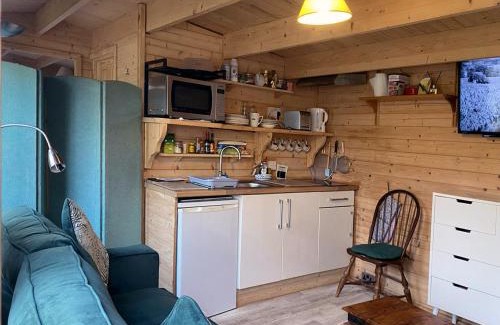 Harnham Ski Chalet | Charming Garden Log Cabin - 4-Star Family Retreat