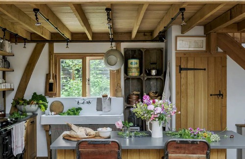 Forest Row House | Cozy Barn Retreat in Ashdown Forest, Ideal for Families
