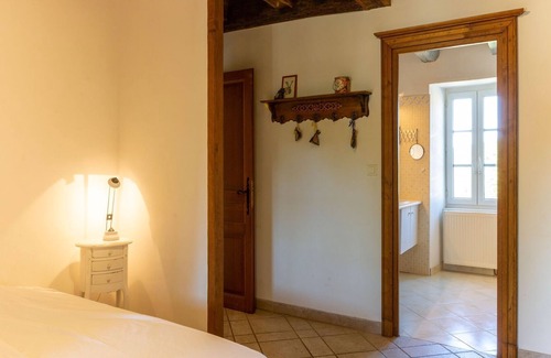 Degagnac House | Inviting Gîte with Heated Pool and Relaxing Jacuzzi