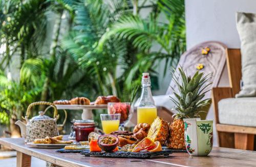 Pointe aux Canonniers Hotel | Cozy Guest House Sous le Badamier with Oceanfront Relaxation