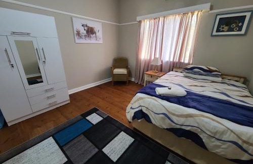 Blue Crane Route House | Charming Guesthouse in Cookhouse - Family & Pet Friendly