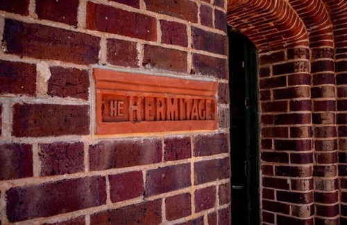 Geraldton Cottage | Cosy Heritage Retreat - Pet FriendlynRated as "Exceptional" by previous Guests.