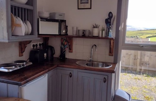 Bala Cabin | Cozy Hill Top Hut with Breathtaking Views & Breakfast Included