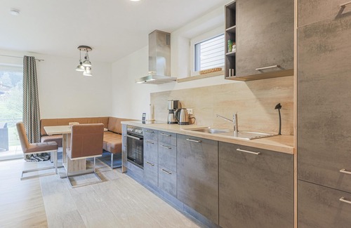 Muhlbach im Pinzgau Apartment | Inviting Apartment with Terrace Steps from the Ski Lift