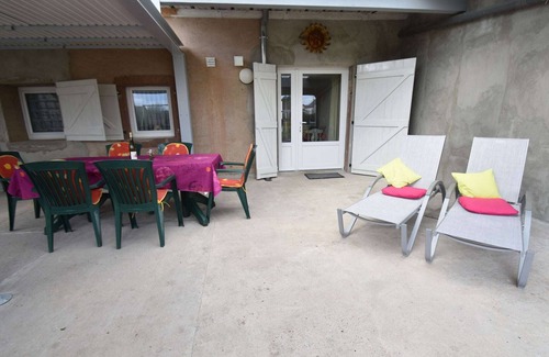 Saint-Louis House | Charming Lakefront Getaway in Saint-Louis: Pet Friendly