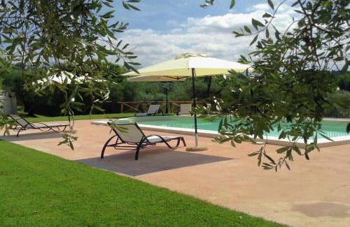 Selci House | Inviting Holiday Home in Selci with Pool for Families