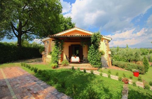 Selci House | Inviting Holiday Home in Selci with Pool for Families