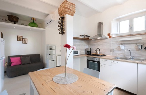 Arcevia House | Inviting Holiday Home with Pool and Spa for Your Escape