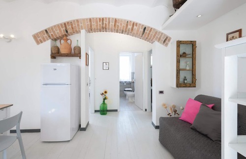 Arcevia House | Inviting Holiday Home with Pool and Spa for Your Escape