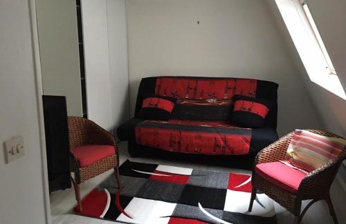 Arsenal Apartment | Inviting Holidays Room with Breakfast Included